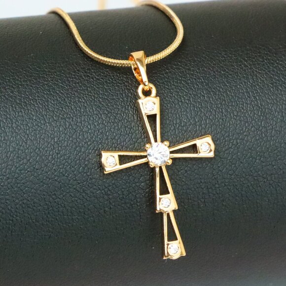 "Elegant Rose Gold Cross Pendant with Sparkling Center Stone, XPPT1833 - Picture 1 of 12